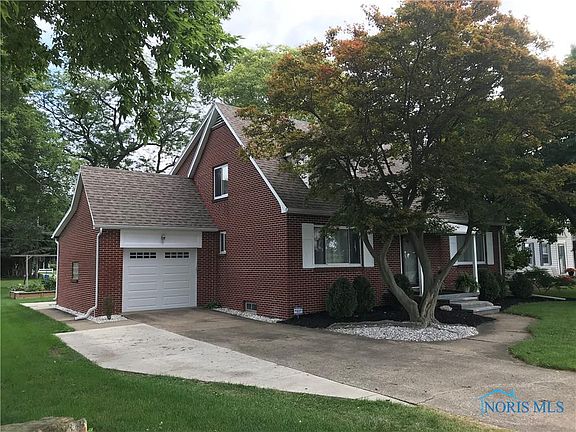 2nd image of 858 W Riverview Ave
