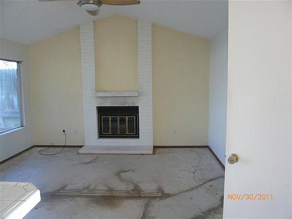 4th image of 4641 Dennick Ct
