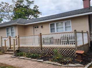 8 Astoria Rd, Mastic Beach, NY 11951