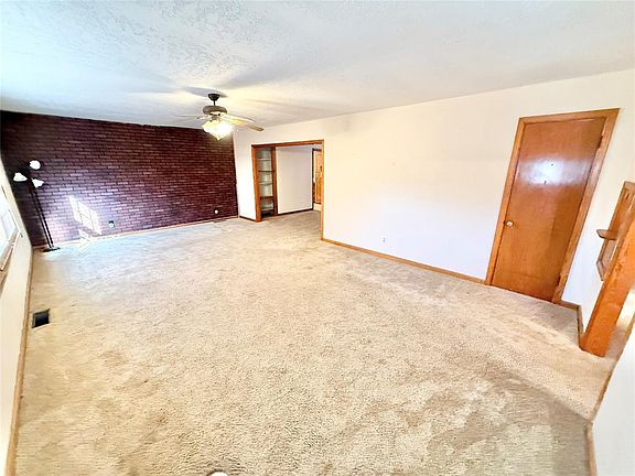 3rd image of 406 N Washington St