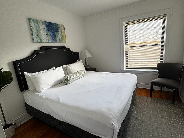 1915 W Larchmont Ave #2 — Photo 5