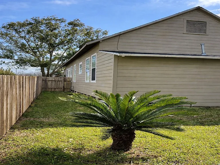 504 Green St — Photo 15