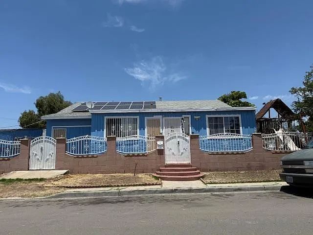 1st image of 4546 Redwood St