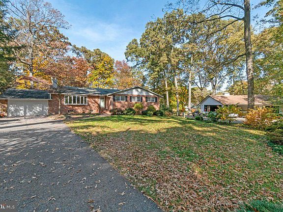 4th image of 24 Linda Ln