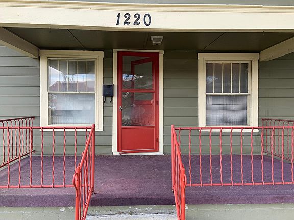 3rd image of 1220 Woodlawn Ave