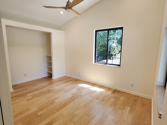 3rd image of 842 E Stratford Ave #B