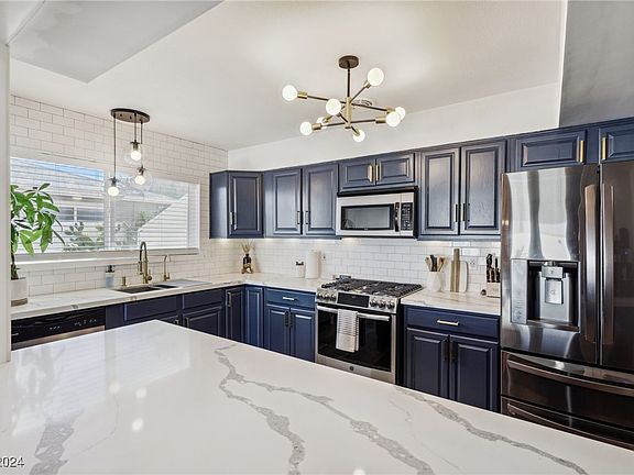 3rd image of 401 Analisa Ln