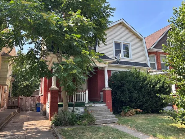 108 Burris St, Hamilton, ON L8M 2J5