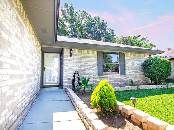 4th image of 3001 Meadowmoor St