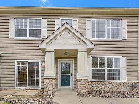 3rd image of 19618 Meadowlark Way #126