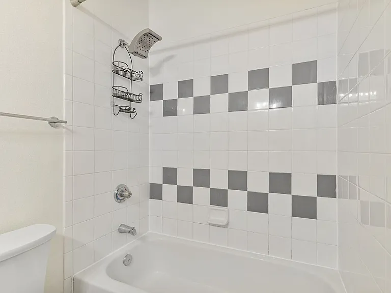 7565 Plantation Cir — Photo 18