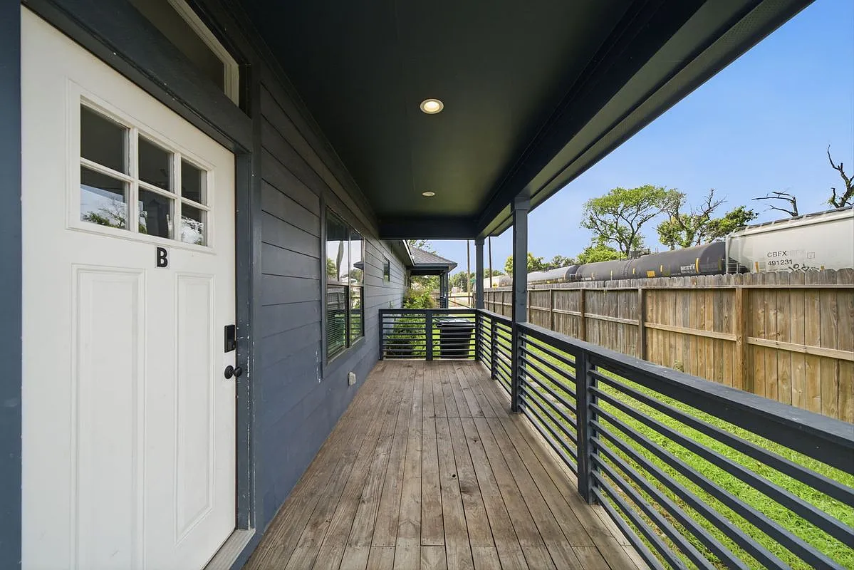 2 bed, 2.0 bath, 1794 sqft, $1,750 — Photo 2