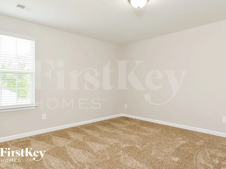 342 Royce Dr — Photo 10