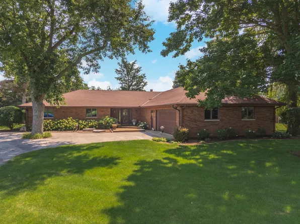 300 S Westview Dr, Pontiac, IL 61764