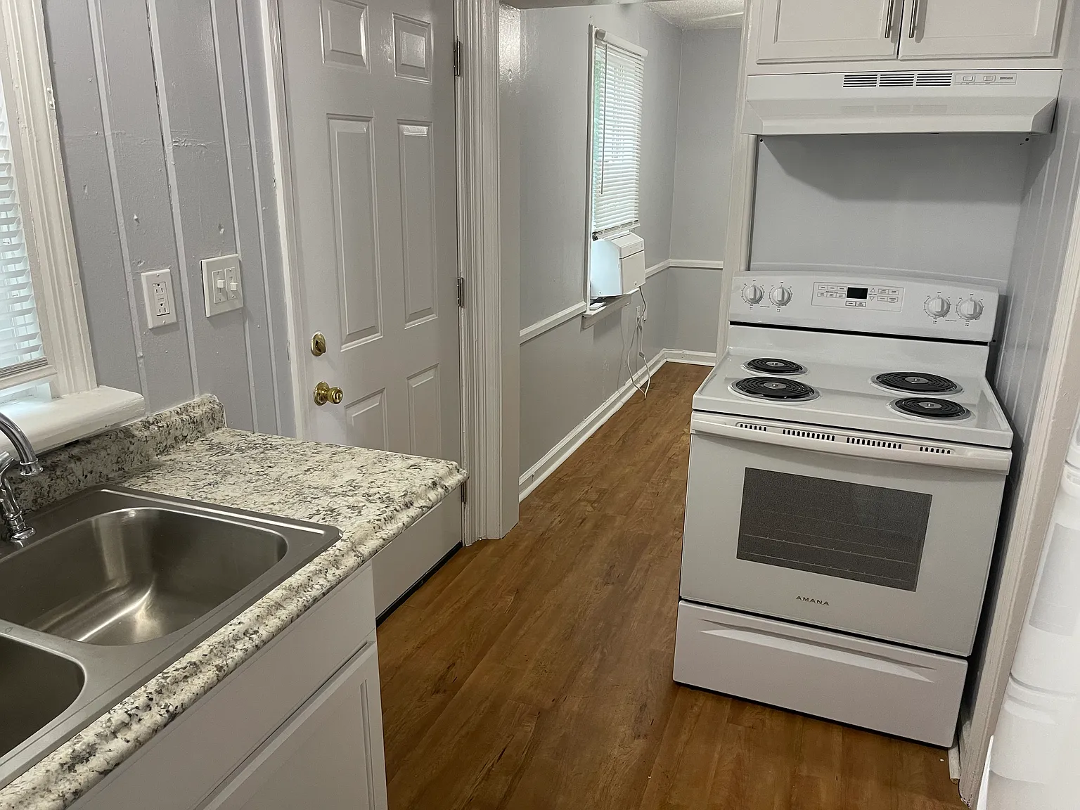 Eager Ave Apartment — Photo 2
