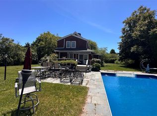 10 Kerrie Ct, Southampton, NY 11968
