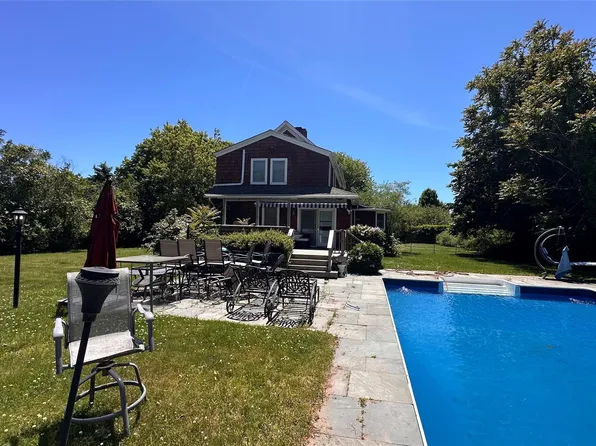 10 Kerrie Court, Southampton, NY 11968