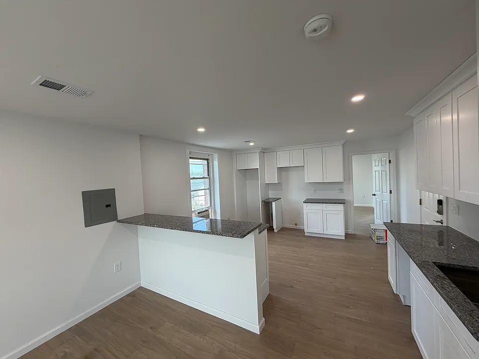56 W Somerset St #4