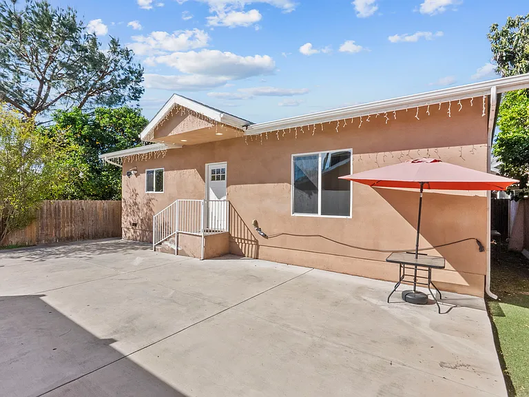 6715 Cedros Ave — Photo 20