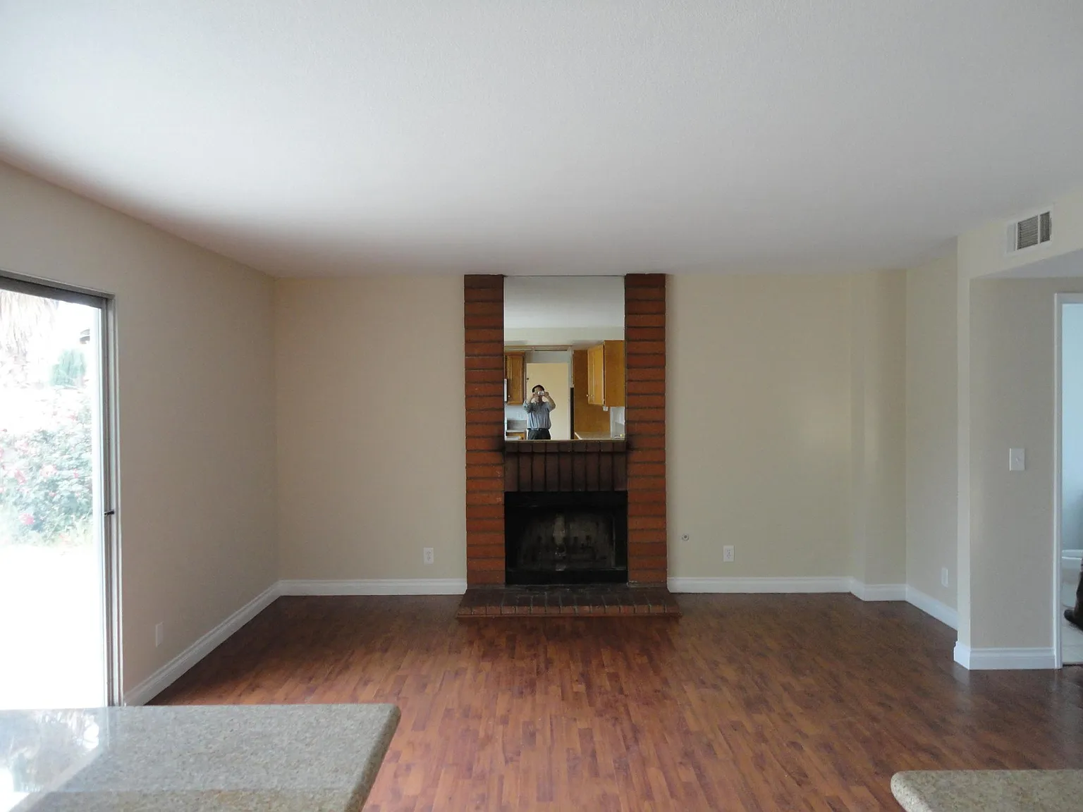 4 bed, 2.5 bath, 1922 sqft, $3,050 — Photo 3