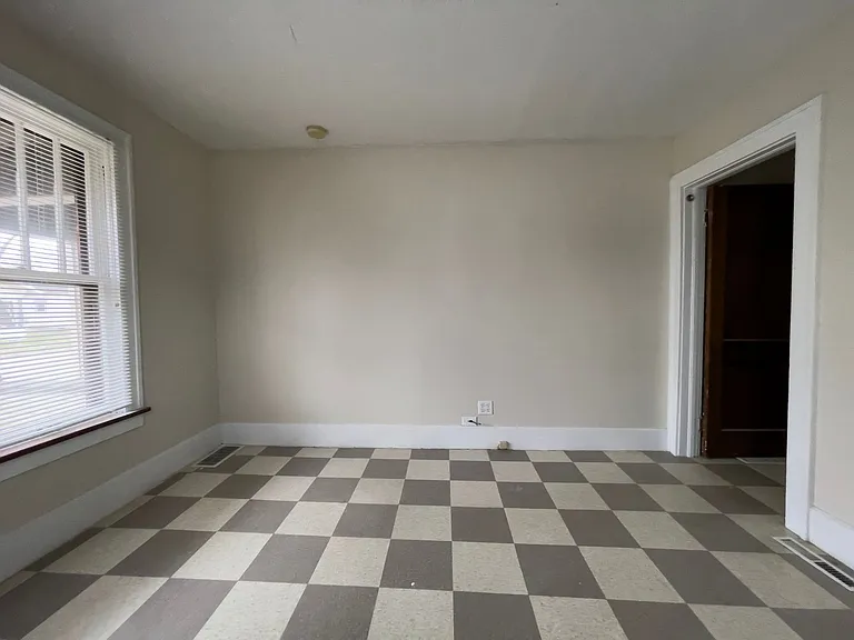 215 S Talley Ave — Photo 16