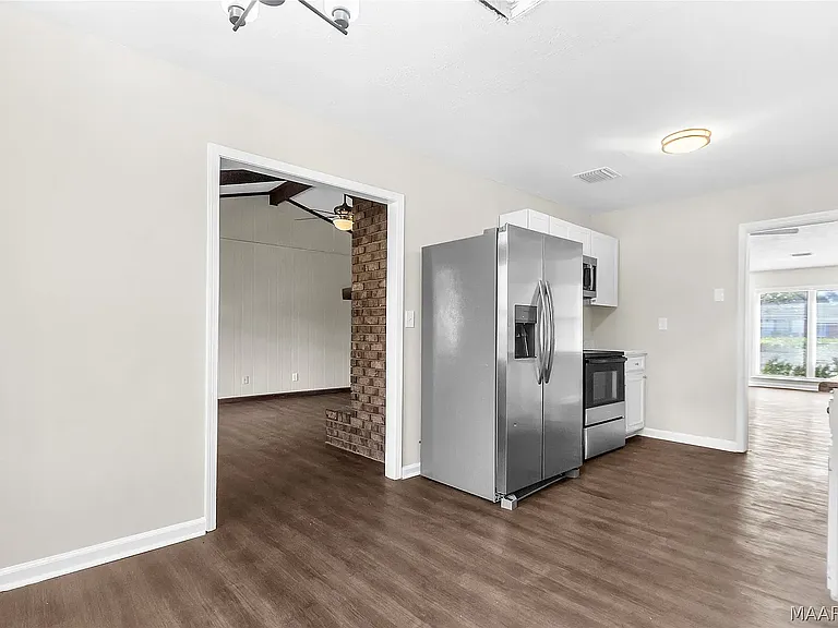 6125 Greta Pl — Photo 9