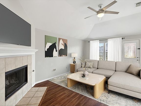 4th image of 2115 Rose May Dr