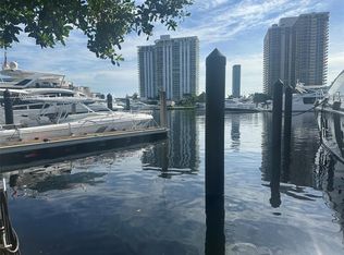 19777 E Country Club Dr, Aventura, FL 33180