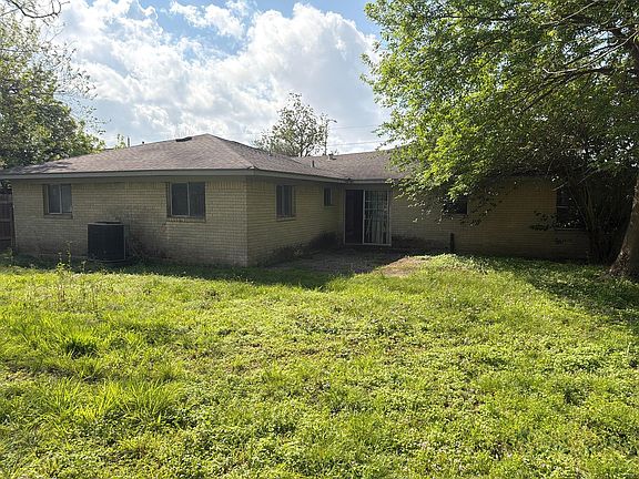5th image of 9950 Genard Rd