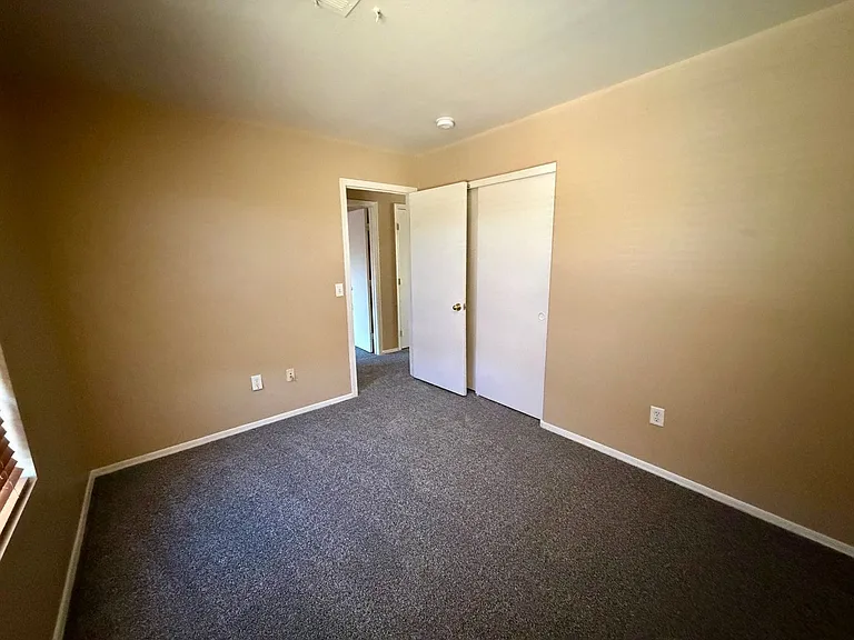 7205 S 39th Dr — Photo 20