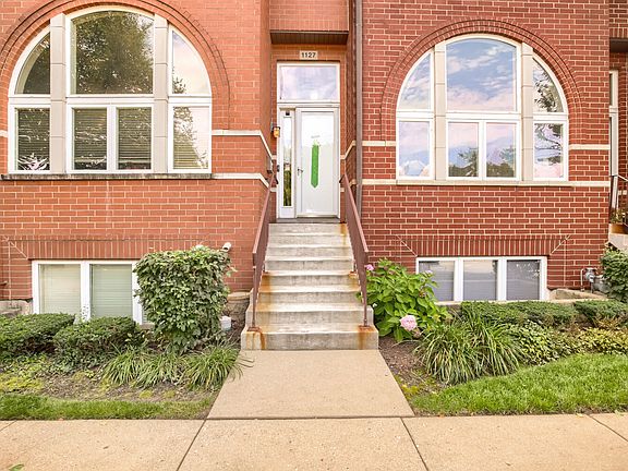 2nd image of 1127 E Prairie Ave