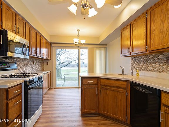 2nd image of 30W098 Fairfax Ct