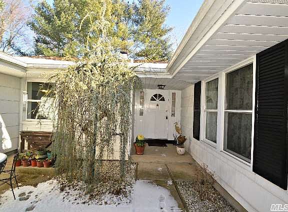 4th image of 62 Dix Woods Dr
