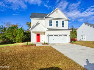 410 Sundown Ct, Hubert, NC 28539