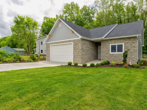 323 E Arlington St, Bangor, MI 49013