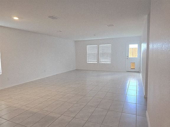 4th image of 14017 Ilderton St