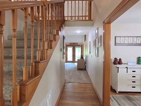 2nd image of 104 Bogey Cir