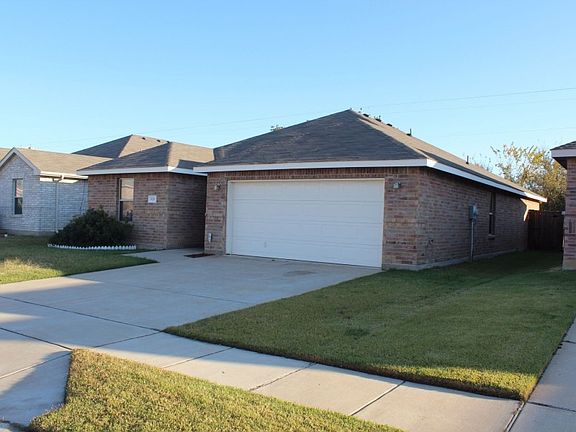3rd image of 929 Newberry Trl