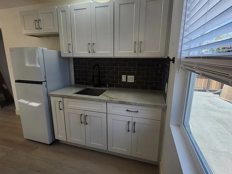 1111 S Rimpau Blvd — Photo 3