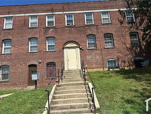 164 Mississippi Ave SE #101 — Photo 3