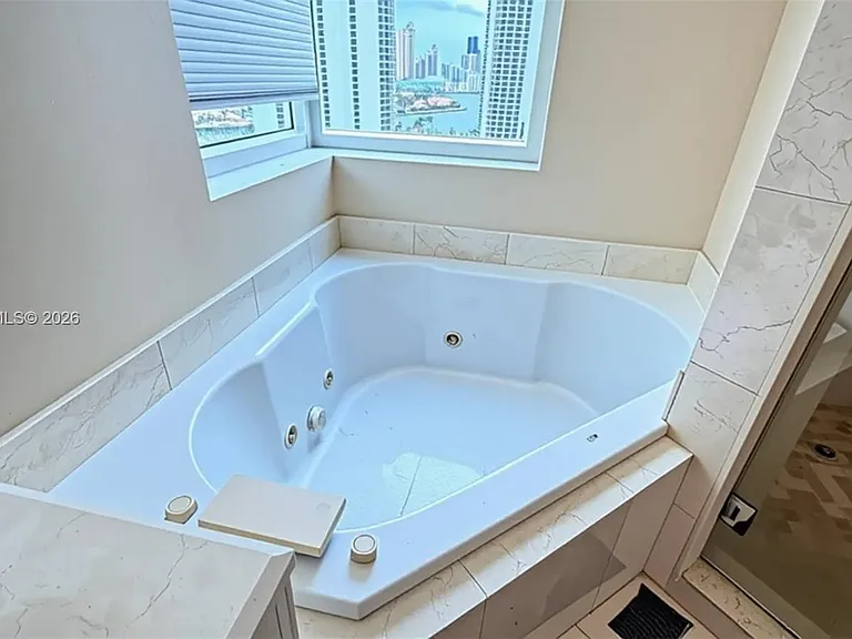 19400 Turnberry Way #1132 — Photo 23