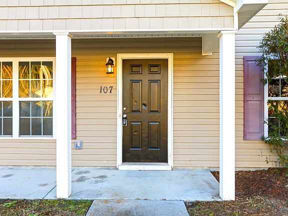 3rd image of 107 Blossom Ct