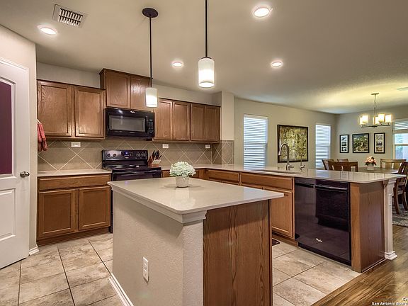 4th image of 8031 ASSUMPTION DR