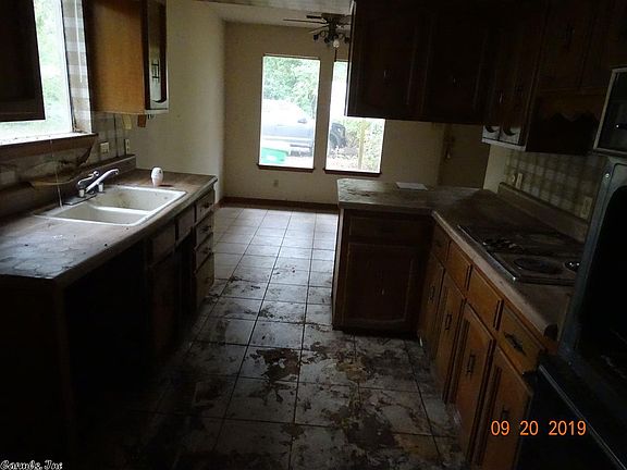 3rd image of 17209 Macarthur Dr