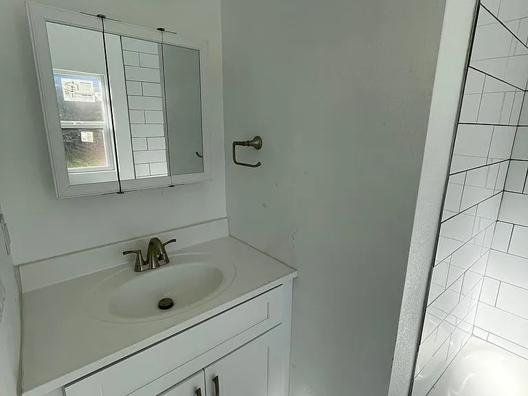 5079 Noble St — Photo 7