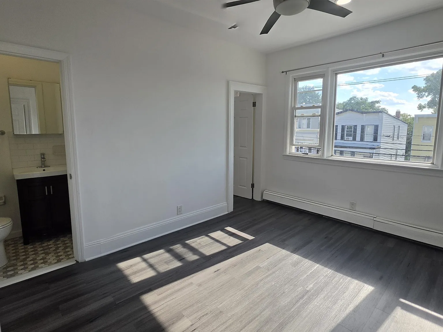 3 bed, 1.5 bath, 1000 sqft, $2,500 — Photo 2
