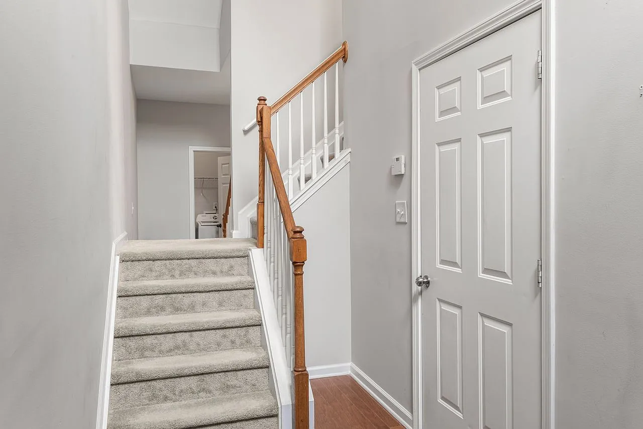 4 bed, 2352 sqft, $2,700 — Photo 3