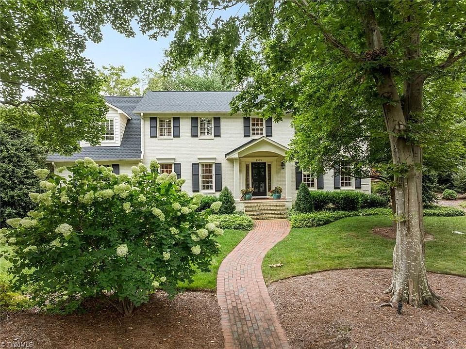 1st image of 2905 Lake Forest Dr