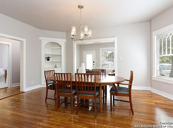 5th image of 1018 W Gramercy Pl