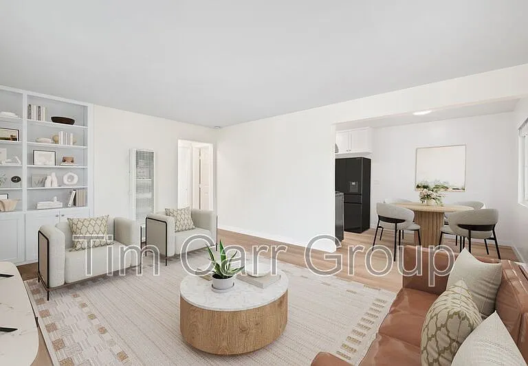 121 E Bay St #D — Photo 2